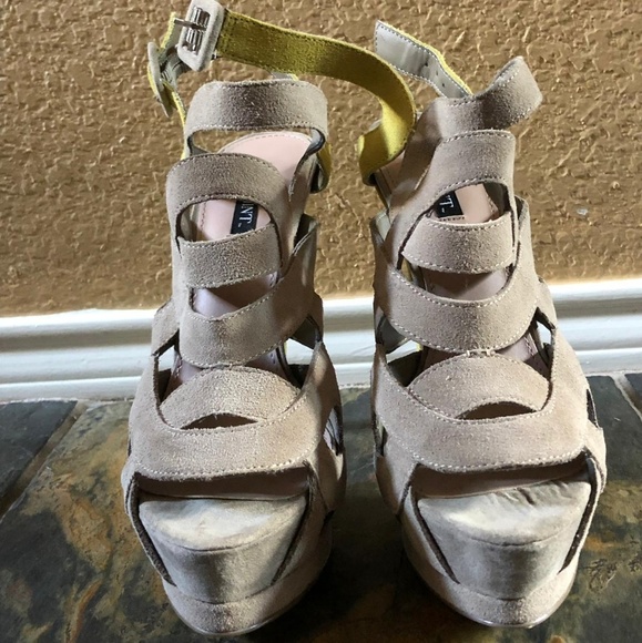 Sexy platform heels - Picture 2 of 2